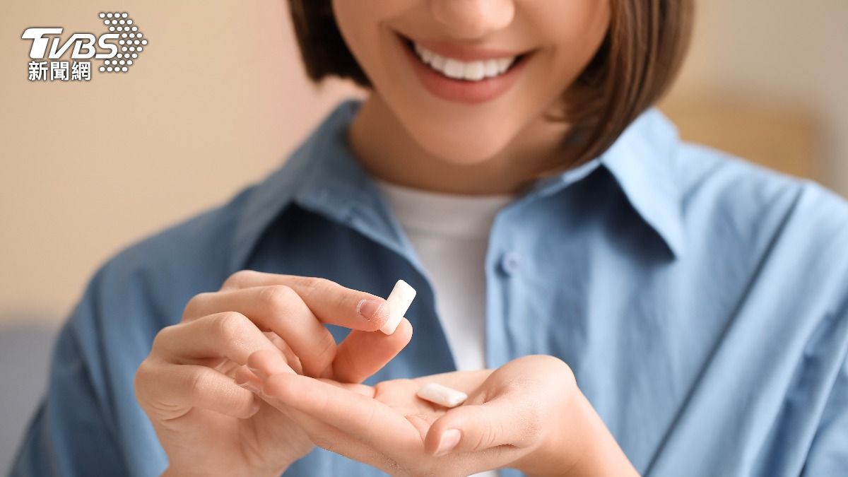 吃口香糖等於吃塑膠?研究證實嚼4分鐘會釋出上百塑膠微粒