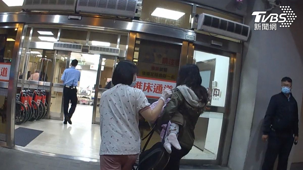 5歲女童雙腿、唇發紫!南警「5分鐘神救援」 父淚謝救命恩