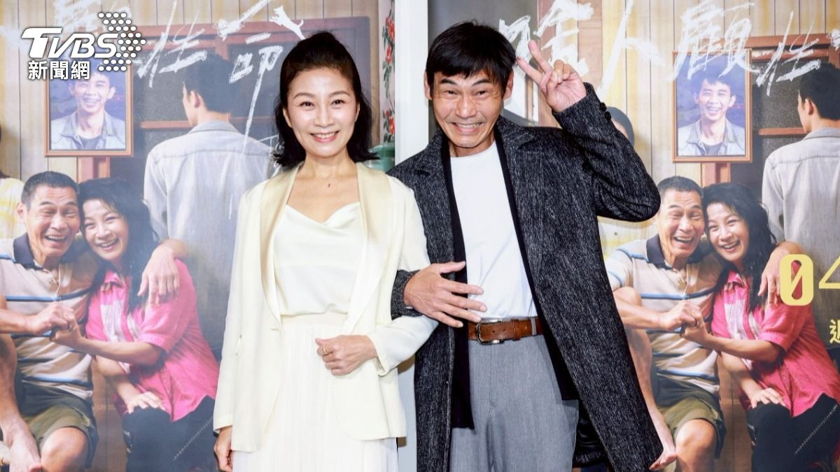 方文琳(左)演潑婦戳夏靖庭的頭,難為情說「這個動作沒禮貌」。(圖/趙世平攝)