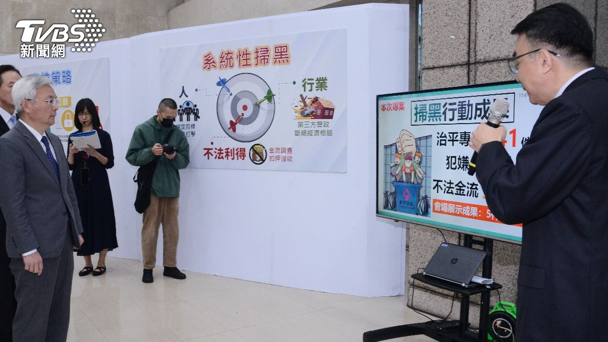 警政署長張榮興視察掃黑成果。(圖/TVBS)