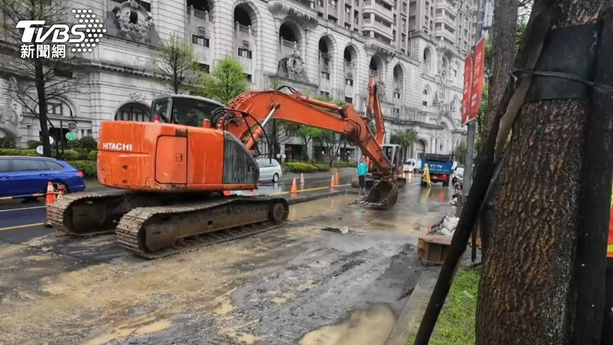 快訊/基隆水管破裂「停水降壓影響4萬戶」 台水急搶修