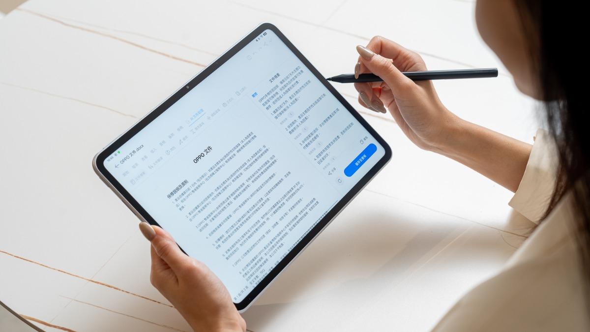 OPPO Pad 3柔光版主打7比5黃金比例柔光霧面螢幕。(圖/OPPO提供)