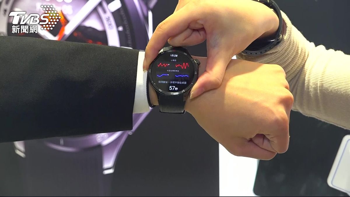 OPPO Watch X2可掌握身心狀態、心率、血管彈性、血氧、手腕溫度、睡眠等六大指標。(圖/TVBS)