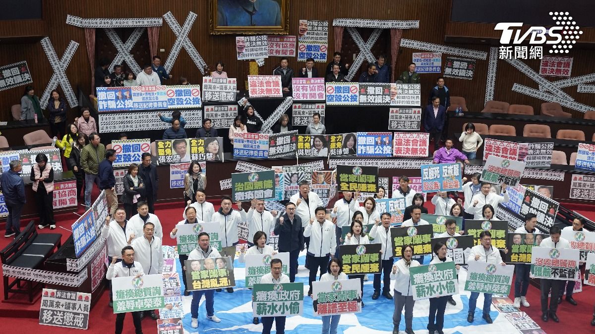 民進黨團占主席台癱瘓議事 王鴻薇轟綠委「薪水小偷」