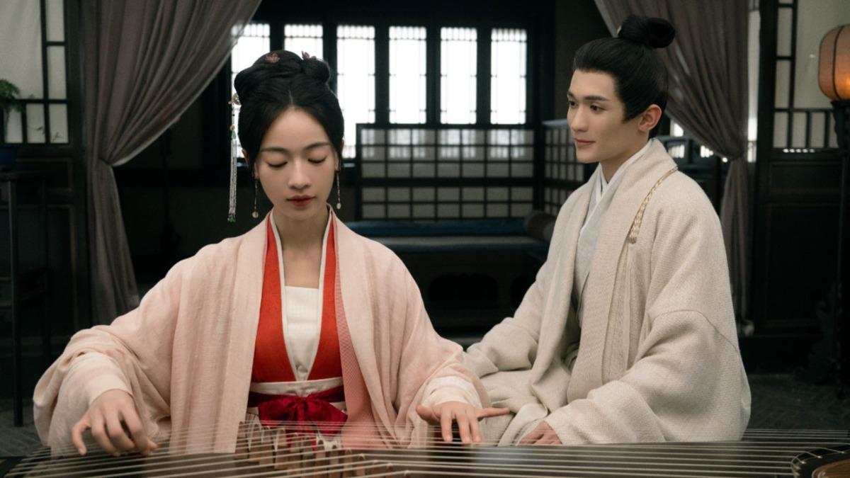 《墨雨雲間》吳謹言(左)在片場看到梁永棋就心痛。(圖/中視提供)