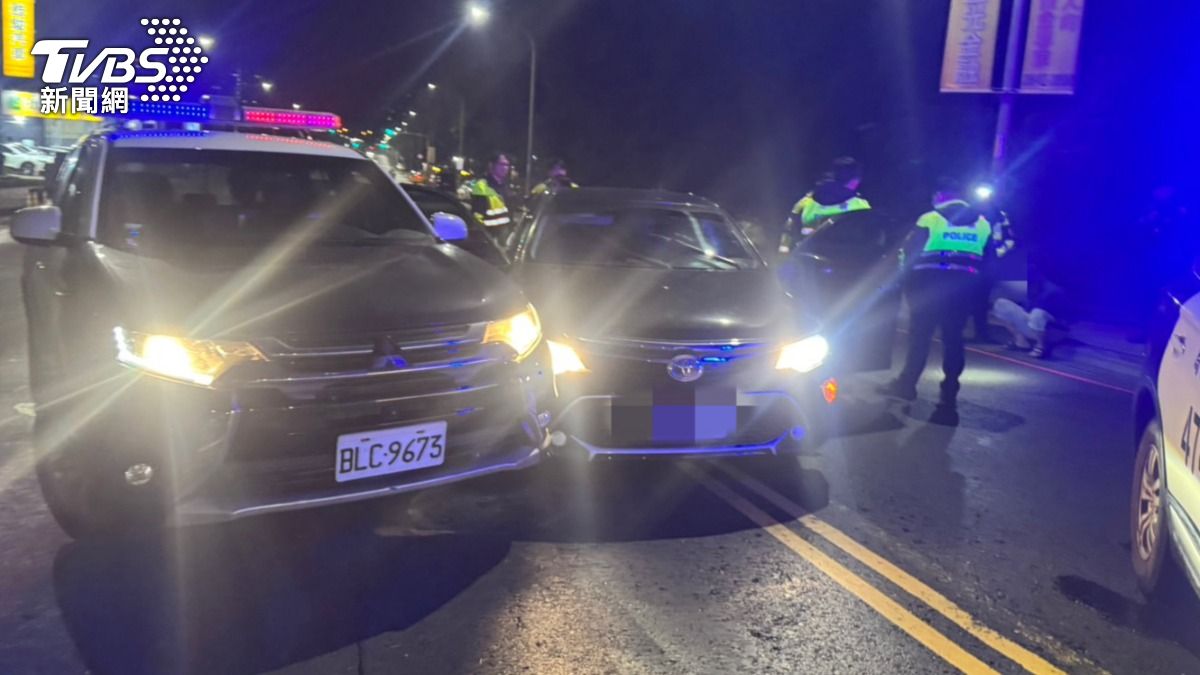 拒檢撞警車！汐止警深夜攔截圍捕　逮通緝犯查獲「喪屍菸彈」