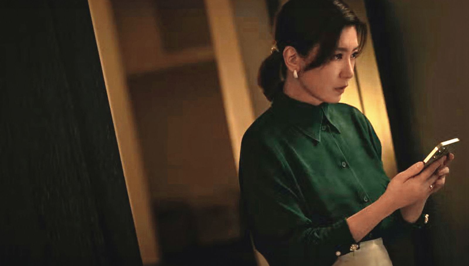 賈靜雯榮獲金馬、金鐘影后,新作是大咖雲集的NETFLIX影集《回魂記》。(圖/Netflix提供)