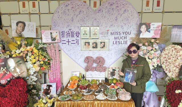 陳淑芬以「22」心型花飾送上祝福給張國榮。（圖／翻攝自微博＠哥迷會）