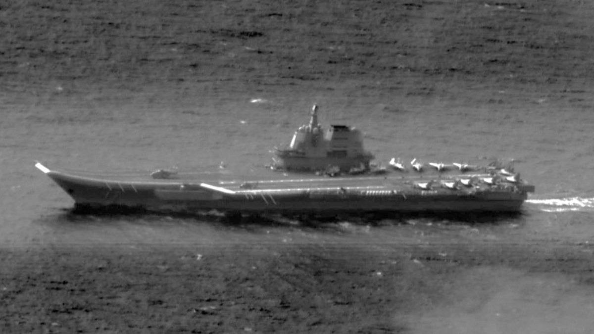 山東號航空母艦現身!解放軍海空兵力在台灣以東海域協同演練