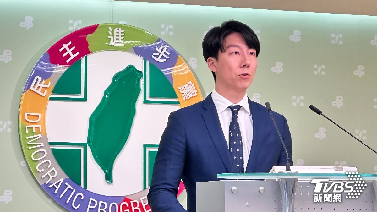 中共挑在愚人節軍演 民進黨酸:能夠嚇唬到的只有愚人
