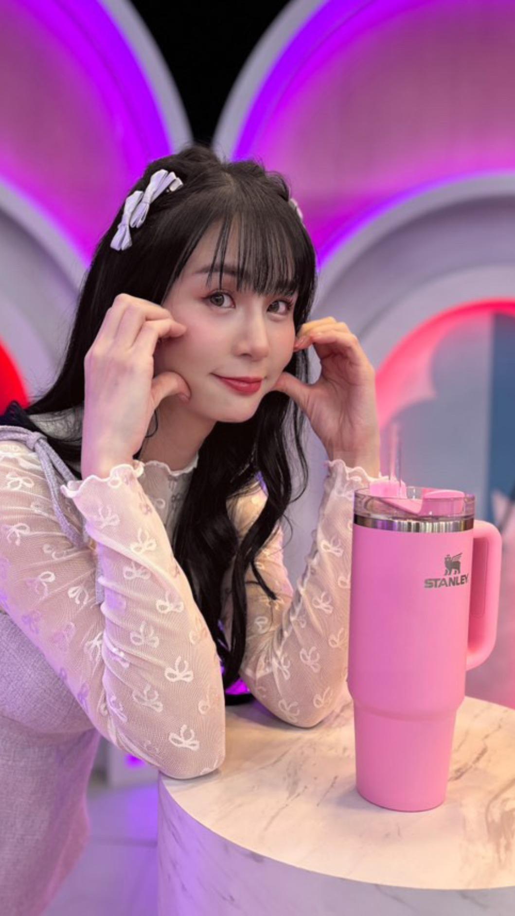 短今錄影必備STANLEY保溫杯。(圖/永新瓦提供)