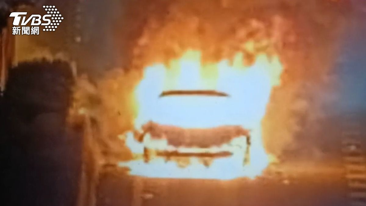 快訊/國一彰化段爆「火燒車」!駕駛急跳車逃生 畫面曝光