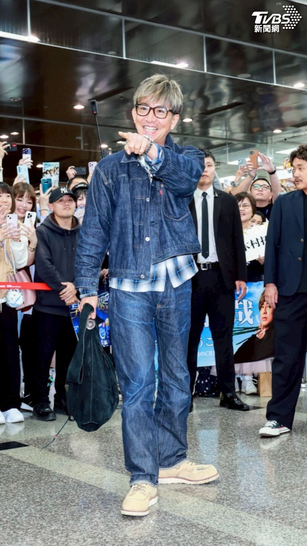 木村拓哉發現工作人員,還俏皮指了一下。(圖/趙世平攝)