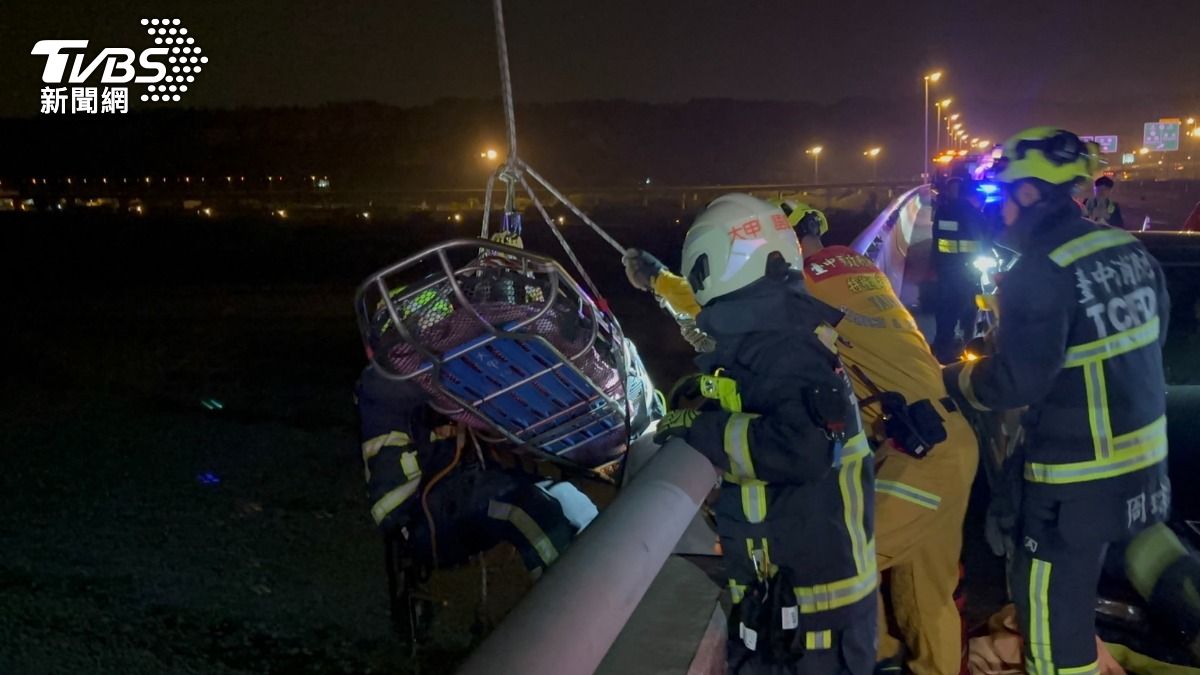 車停路肩沒駕駛!國道三號大甲段 37歲女墜橋躺河床慘死