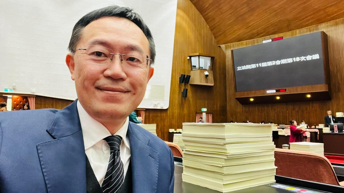 罷免進二階　李坤城喊告「罷團偽造補件」：僅比合格門檻多4件