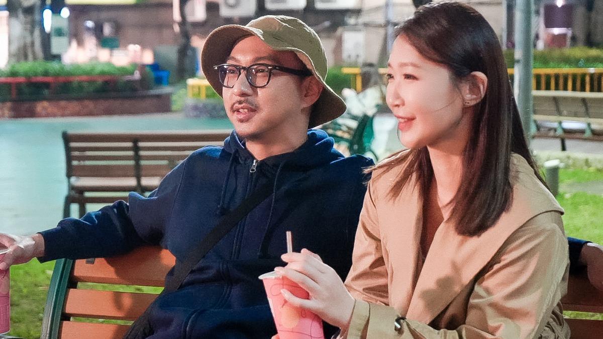 小玉兒邀好友賴慈泓演出MV,笑虧2人沒有粉紅泡泡。(圖/桓然數位提供)