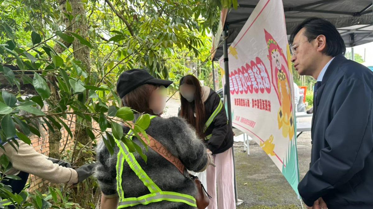 易服社會勞動 清明前協助清理公墓 (圖/宜蘭地檢署提供)