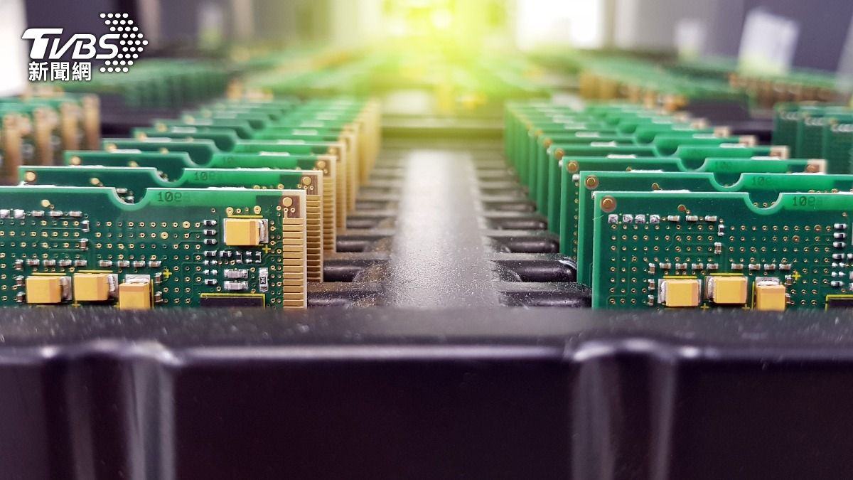 專家與業者分析，電子代工大廠將被迫加速美國製造。（示意圖／shutterstock達志影像）