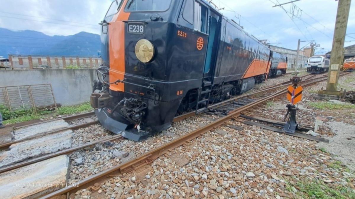 台鐵鳴日號「列車突脫軌」險翻車!原因調查中