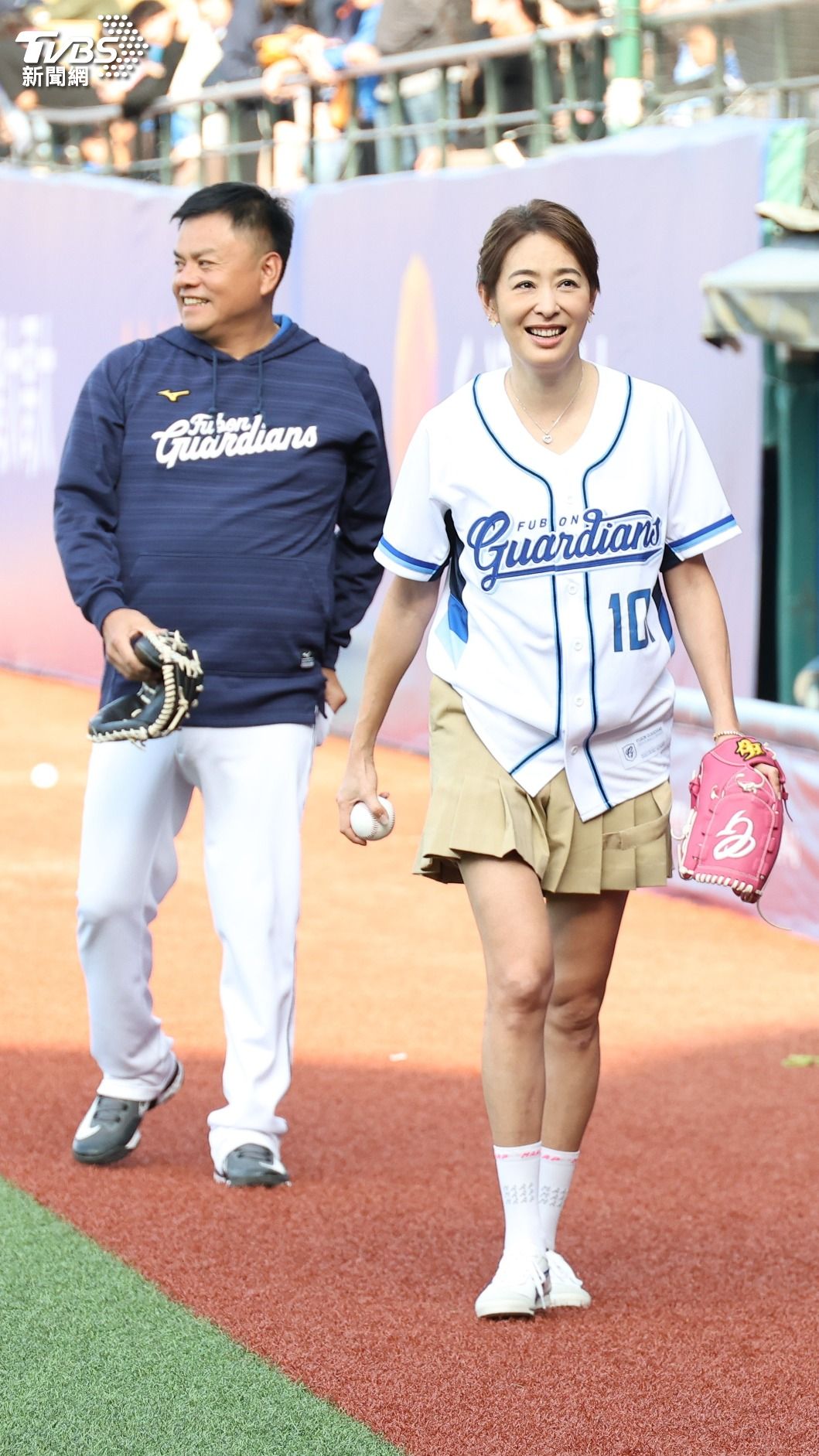 賈永婕在開球前先做練習。(圖/張哲鳴攝)