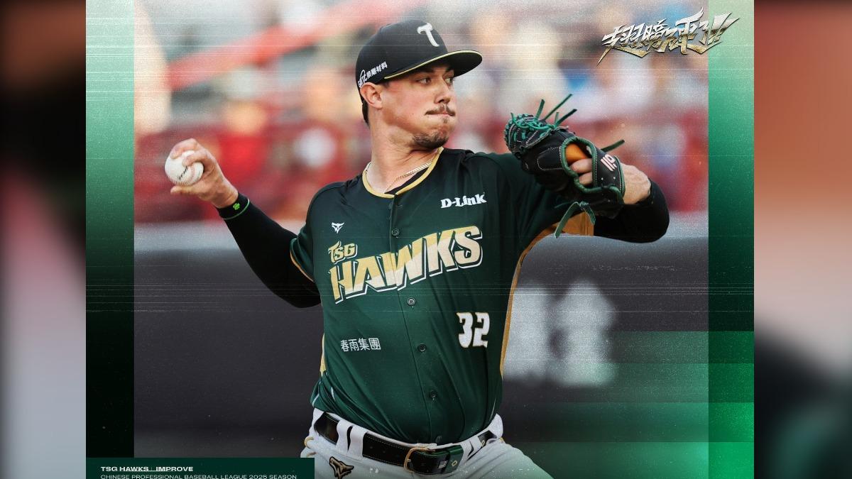 石萬金先發5局失3分(2責失),6次三振。(圖/翻攝自臉書台鋼雄鷹 TSG HAWKS)