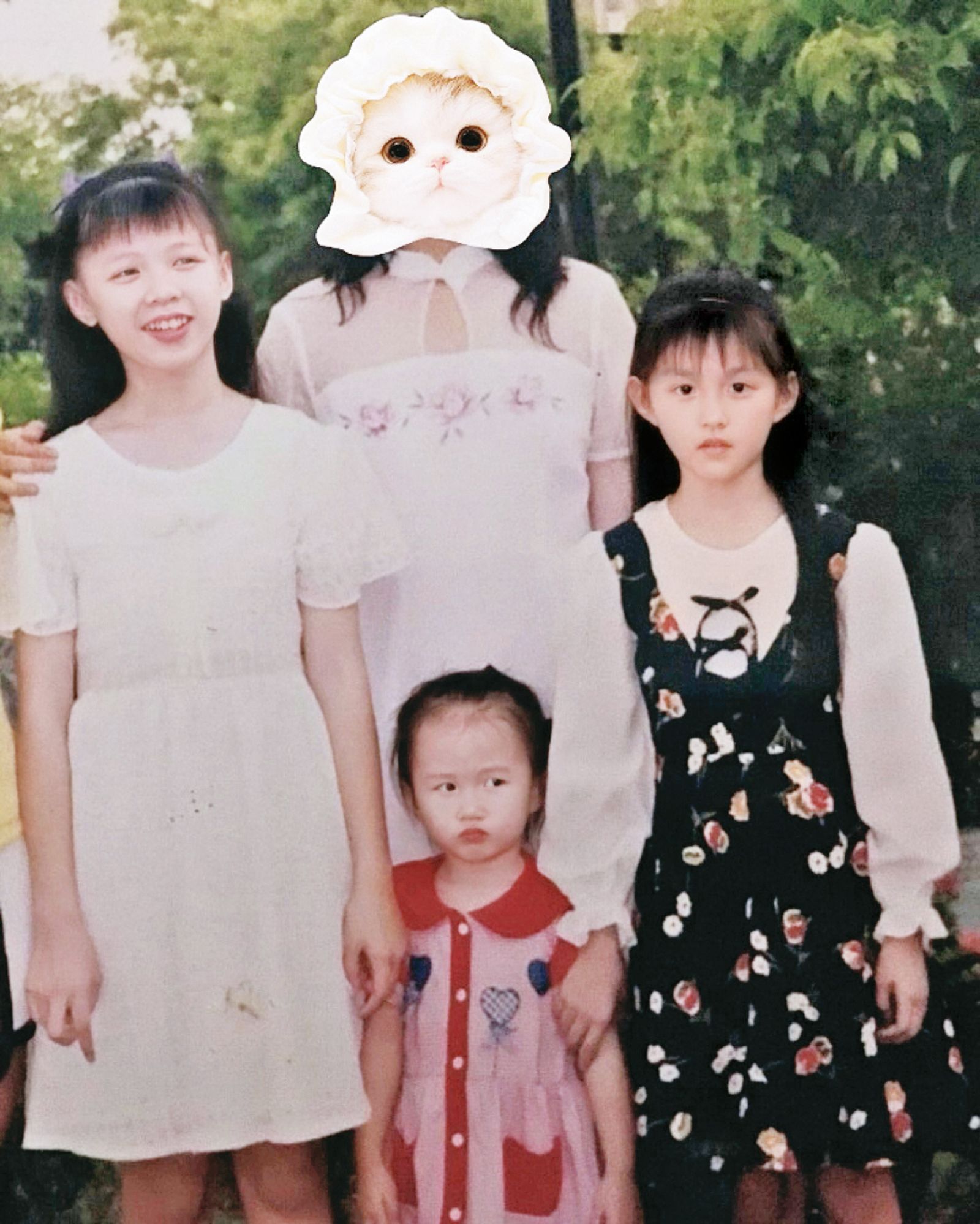 1. 家中排行老二的她（右），是演藝圈出名發電機。這幾年代表作（？）是和金馬、金鐘「雙料影帝」戀愛。（圖／翻攝自IG）