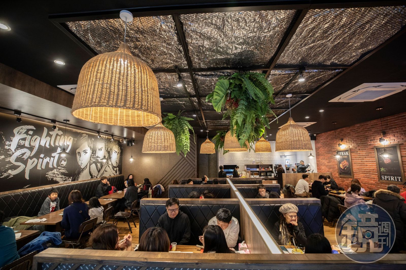 羅東旗艦牛排館作出口碑後,即使是平日,一到中午用餐時間常常高朋滿座。