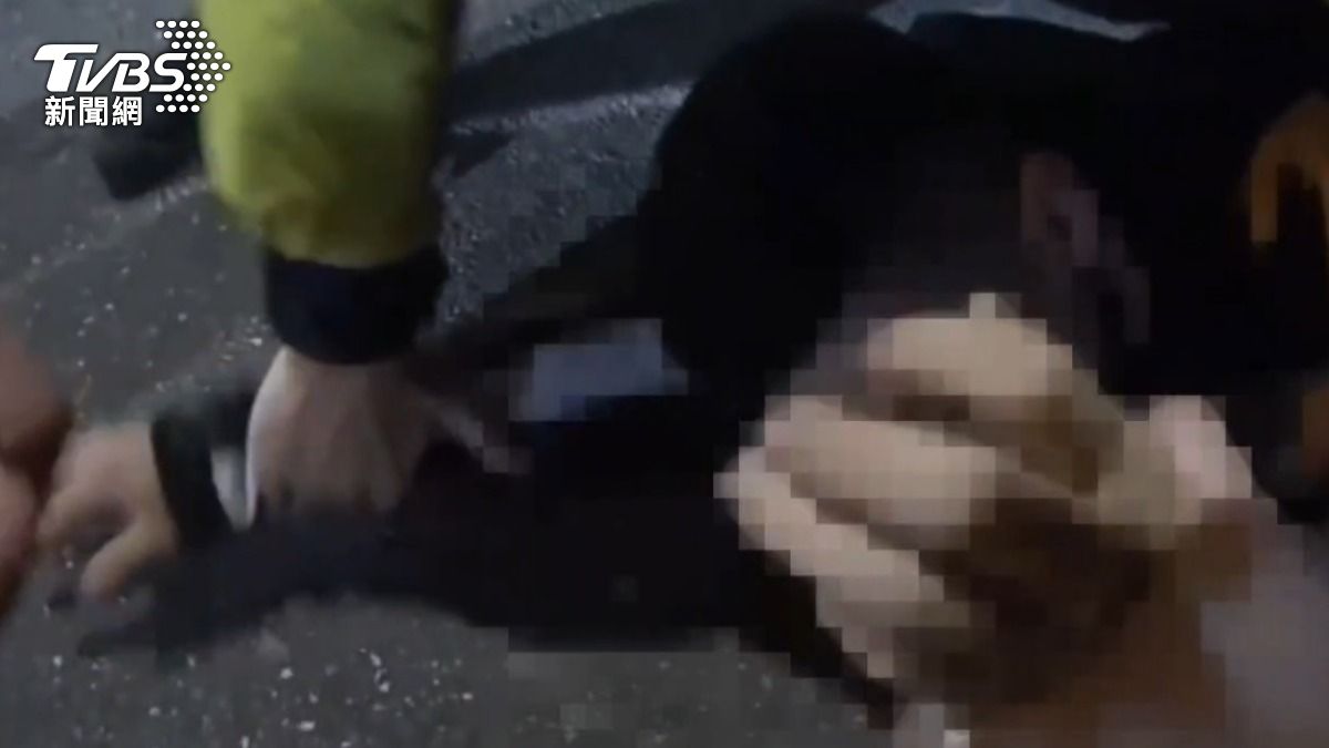信義區夜店散場2少年仔「碰到不爽」互叫囂 還推員警慘了