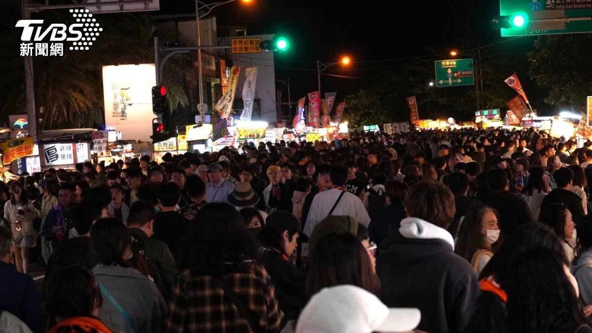 有網友指出從台灣祭回民宿的路程中，遇到計程車司機坐地起價。（圖／TVBS）