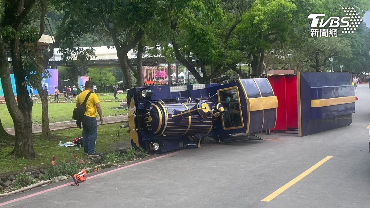 宜蘭綠博遇遊園車失控！老夫妻遭壓先生不治　兒心碎：根本來不及躲