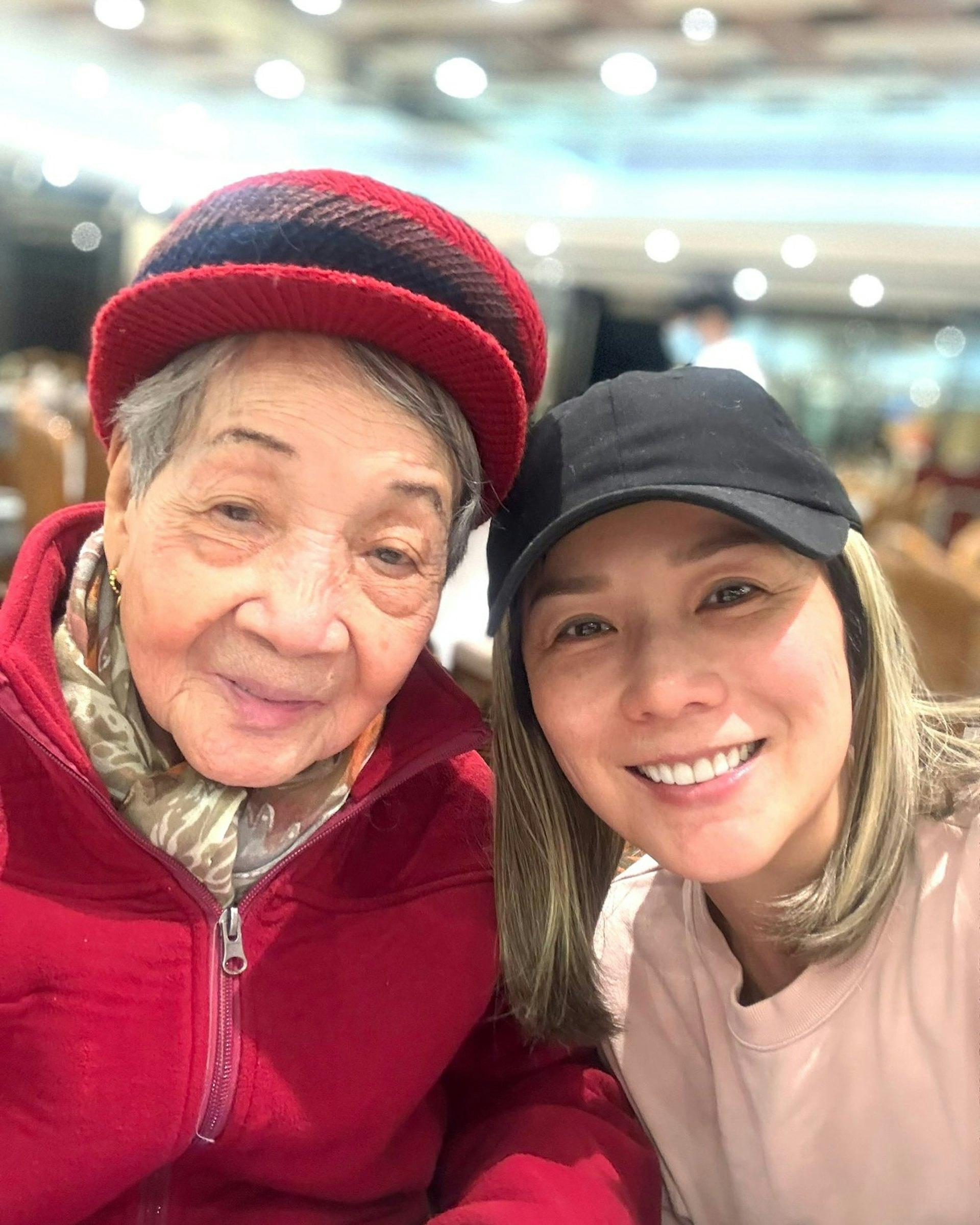 吳文忻與奶奶合照。(圖/翻攝自吳文忻IG)