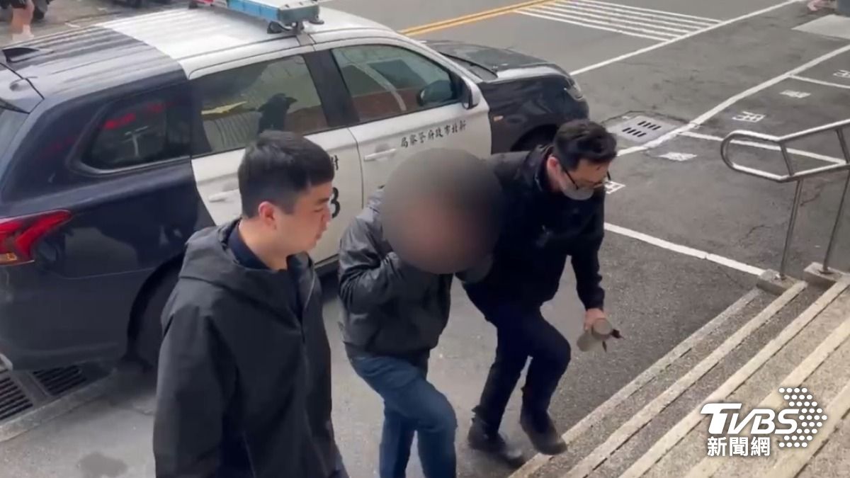 警方今日下午3時許在板橋區查獲方男。(圖/TVBS)