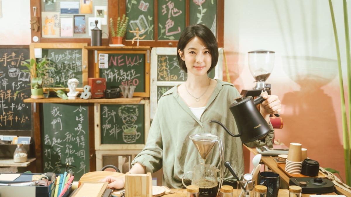 賴雅妍化身最美書店老闆娘! 一句話揭穿「最難忍的兩件事」