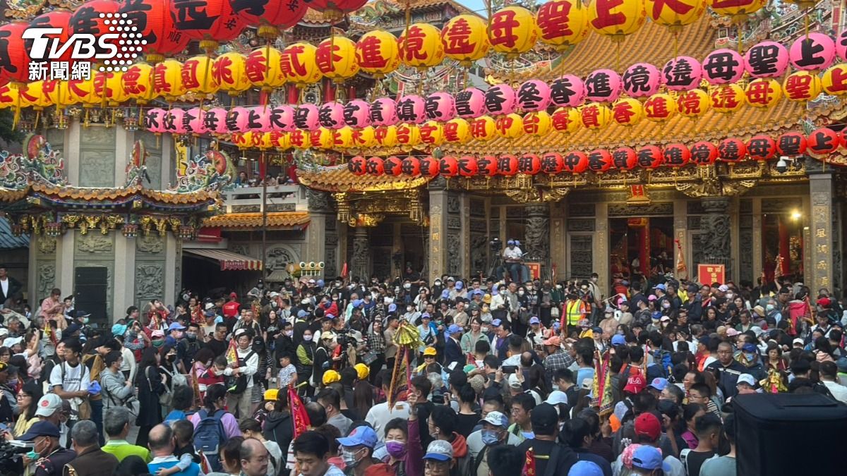大甲媽遶境倒數!萬人擠爆鎮瀾宮 內行曝「百萬煙火6大觀賞點」