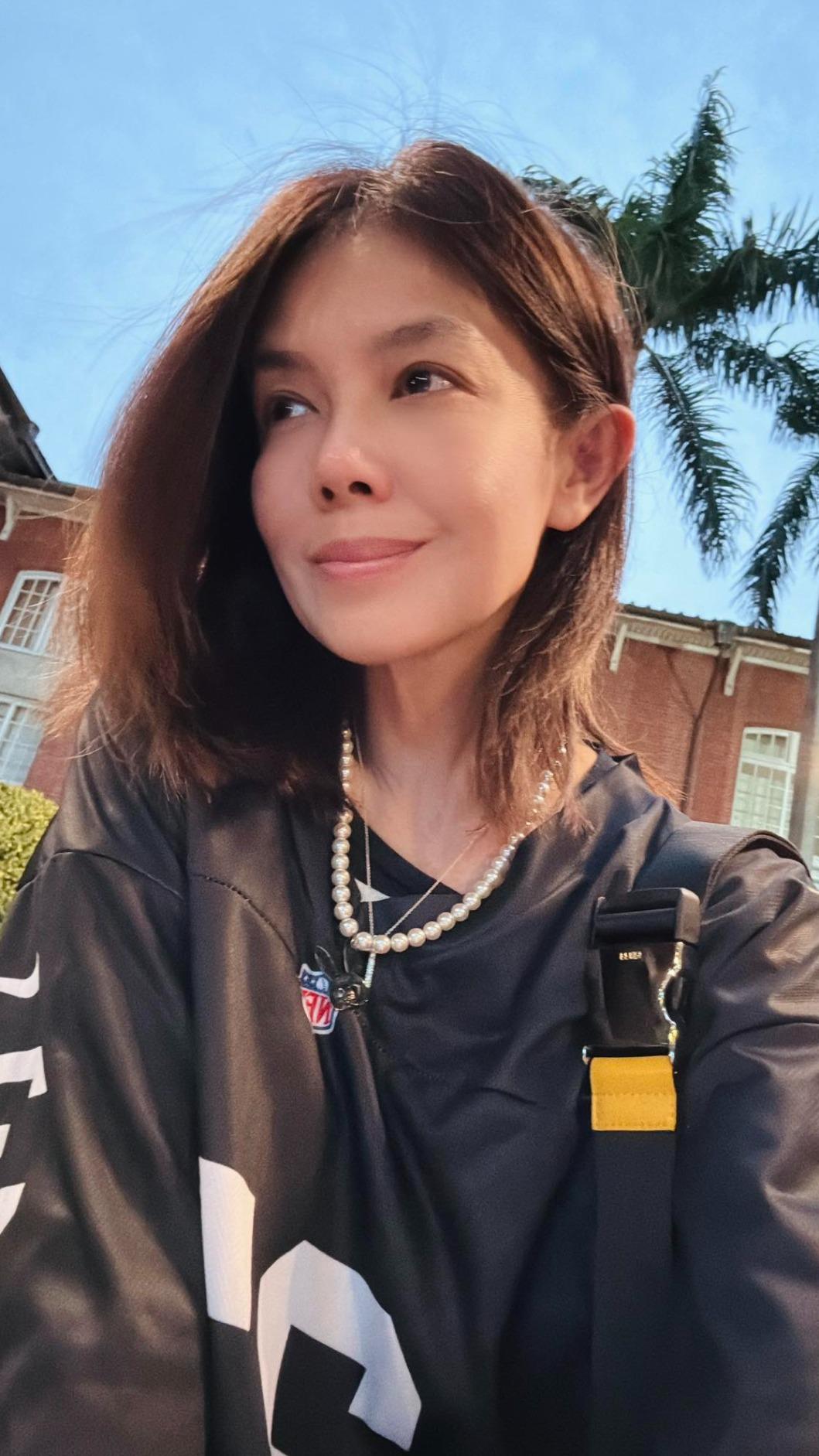 林美貞發文稱畢業了,疑似情斷孫興。(圖/翻攝自林美貞臉書)