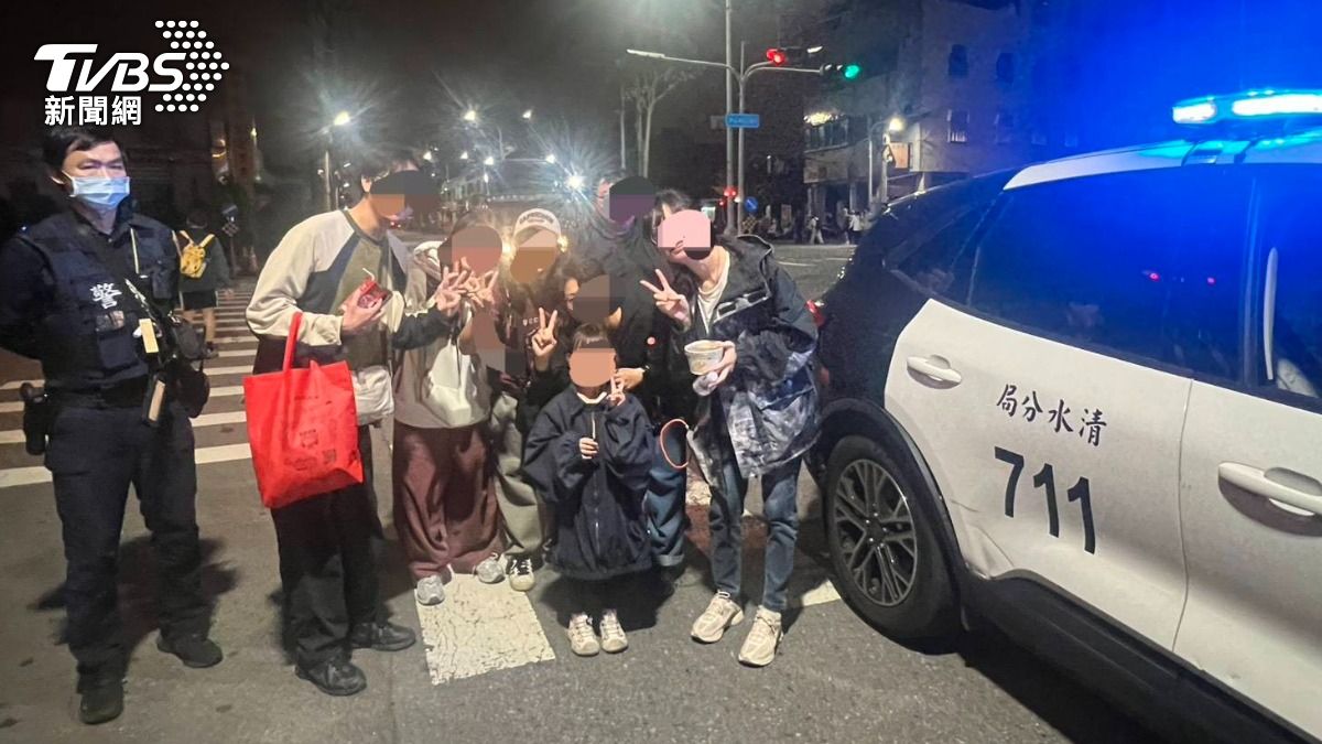 5歲謝姓女童自行搭上「香客休息車」,來不及上車的爸媽就與愛女走散。(圖/TVBS)