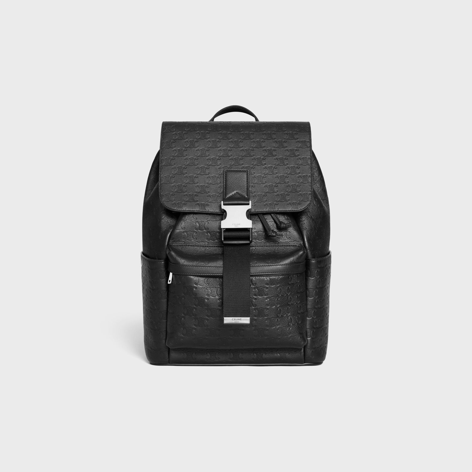 CELINE Triomphe壓花牛皮革背包。NT$110,000(CELINE提供)