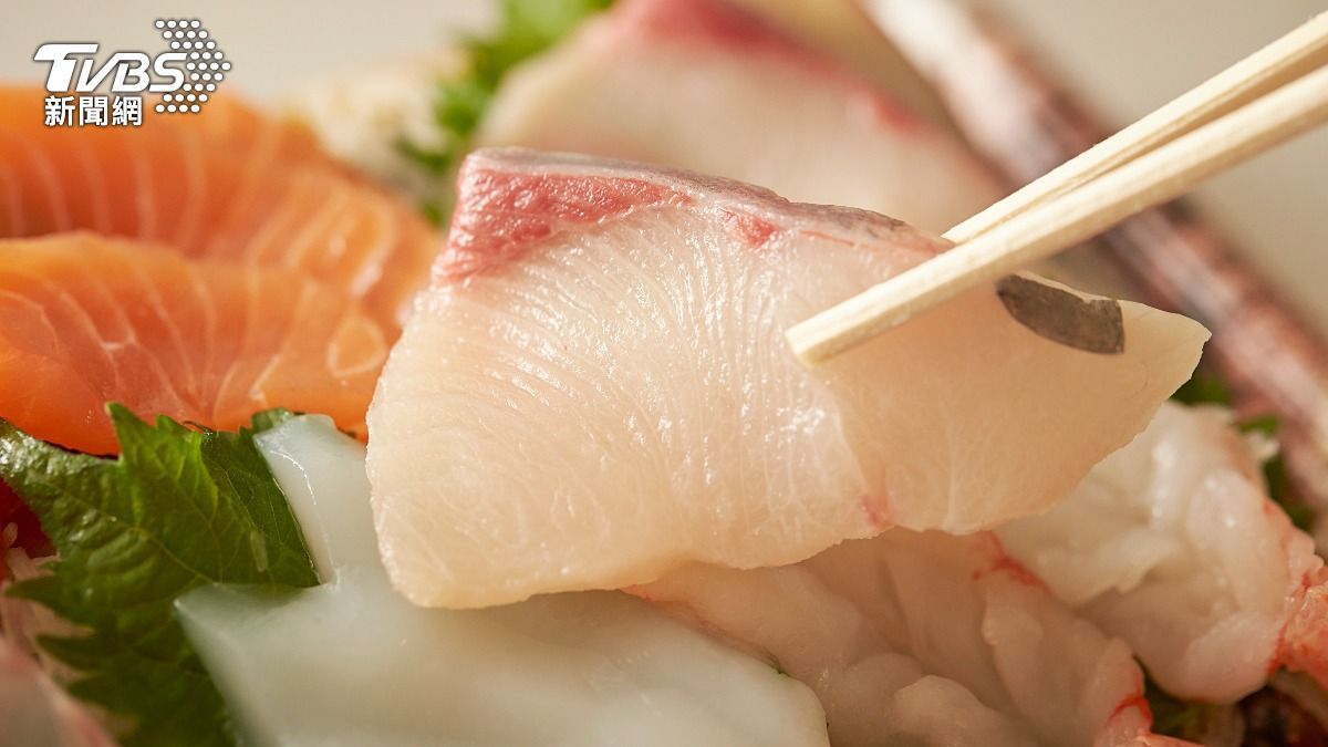 愛嗑生食「遭活蟲吃腦」！25歲女抽蓄2年　醫：2食物最危險