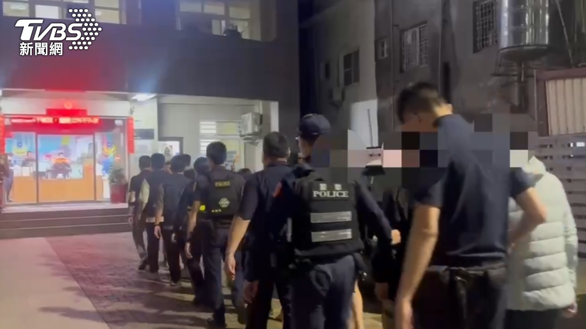 瑞豐夜市11人大亂鬥!菜刀砍少年濺血送醫 警到場鳥獸散