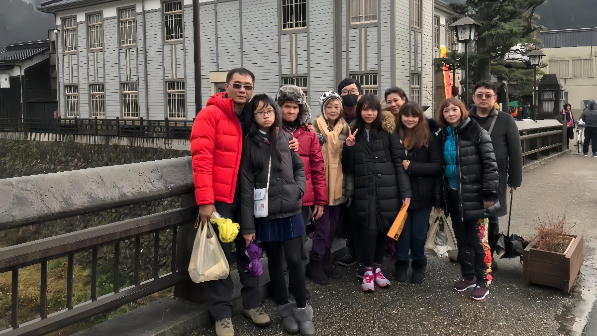 小彤一家三口與娘家全家去年到日本北陸旅遊。(圖/馬可孛羅公關提供)