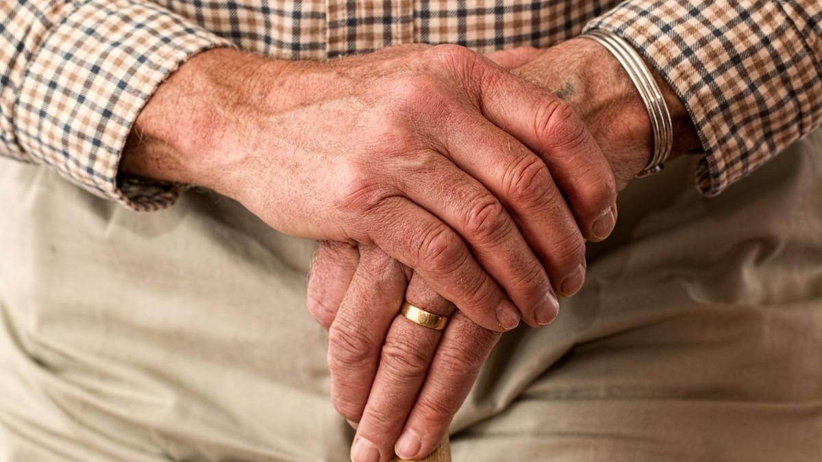 怕碰瓷!87歲翁摔倒「沒人敢扶」 家屬怒告10路人求償638萬