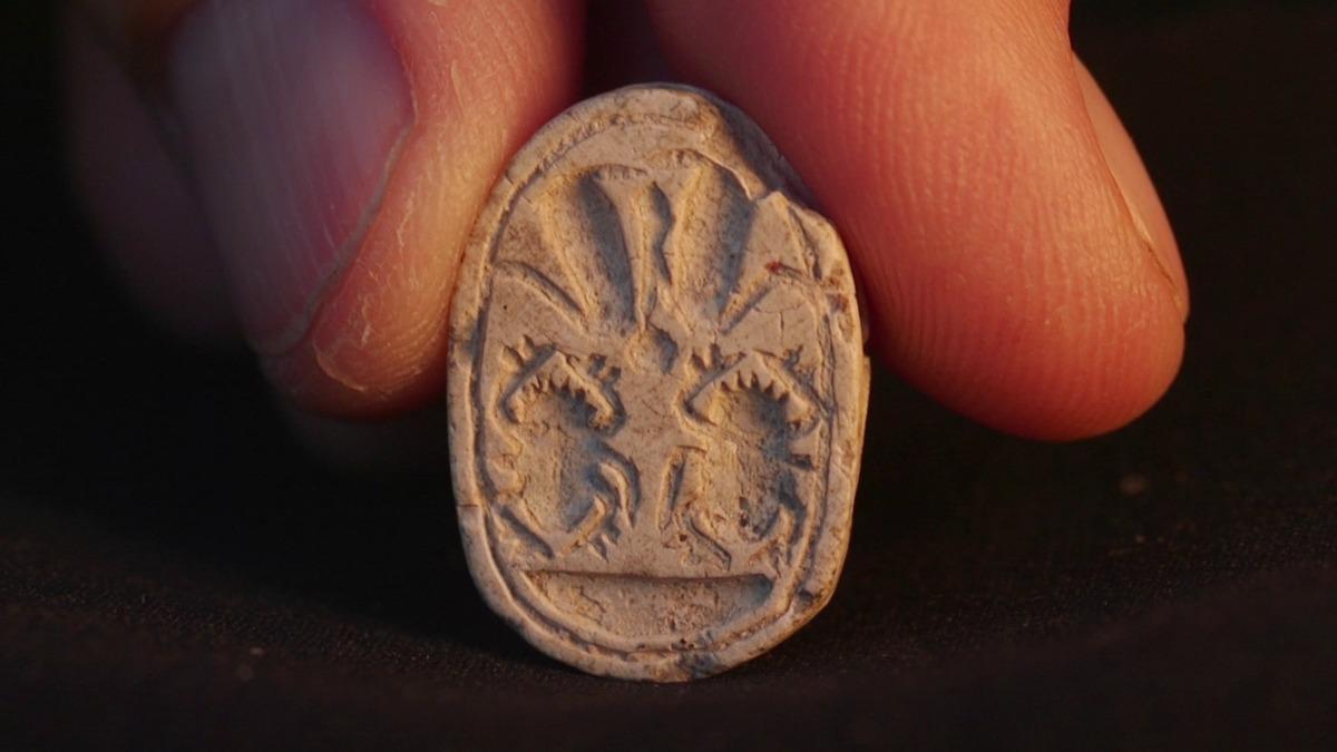 護身符打造成聖甲蟲的形狀。（圖／翻攝自Israel Antiquities Authority臉書）