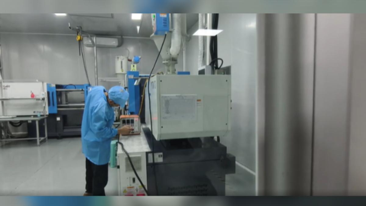 面對關稅挑戰,東莞台商早從2022年開始,便跨足高階醫療器材,尋找新出路。(圖/謝賢熺 攝)