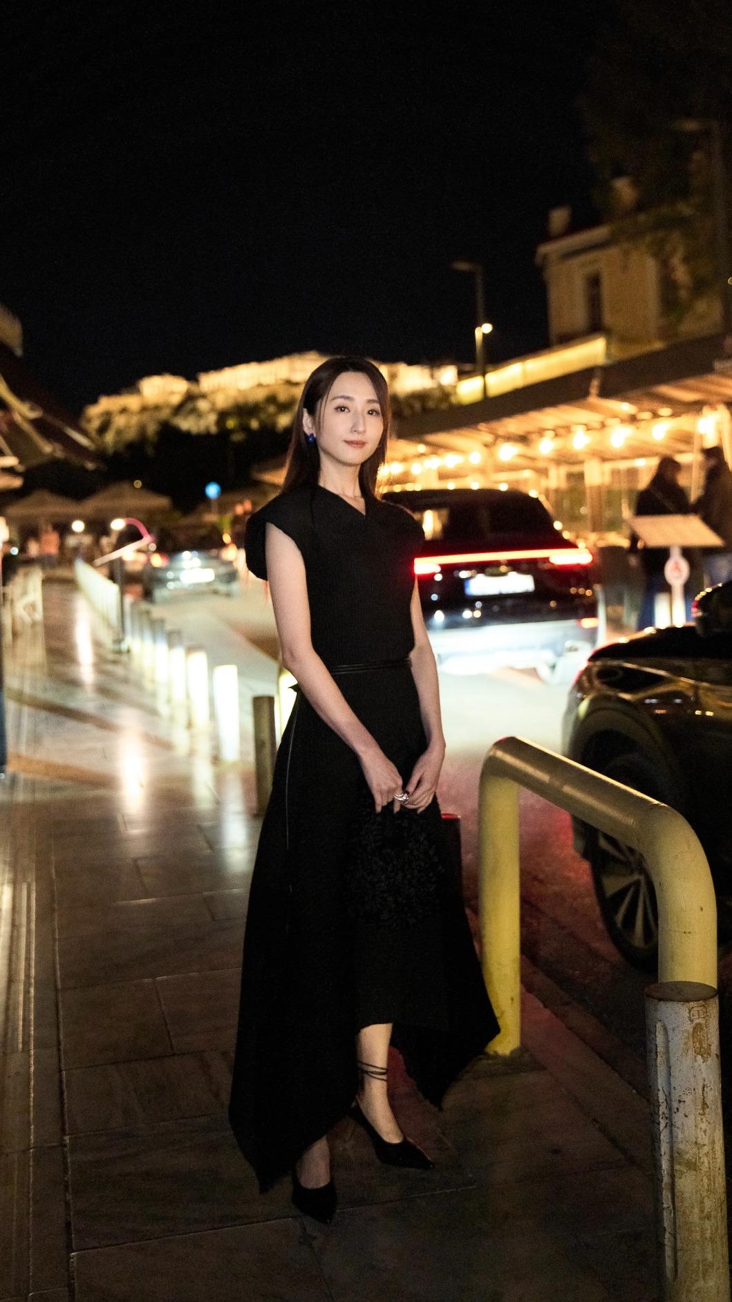 柯佳嬿出席2025時裝秀。(圖/品牌COS提供)