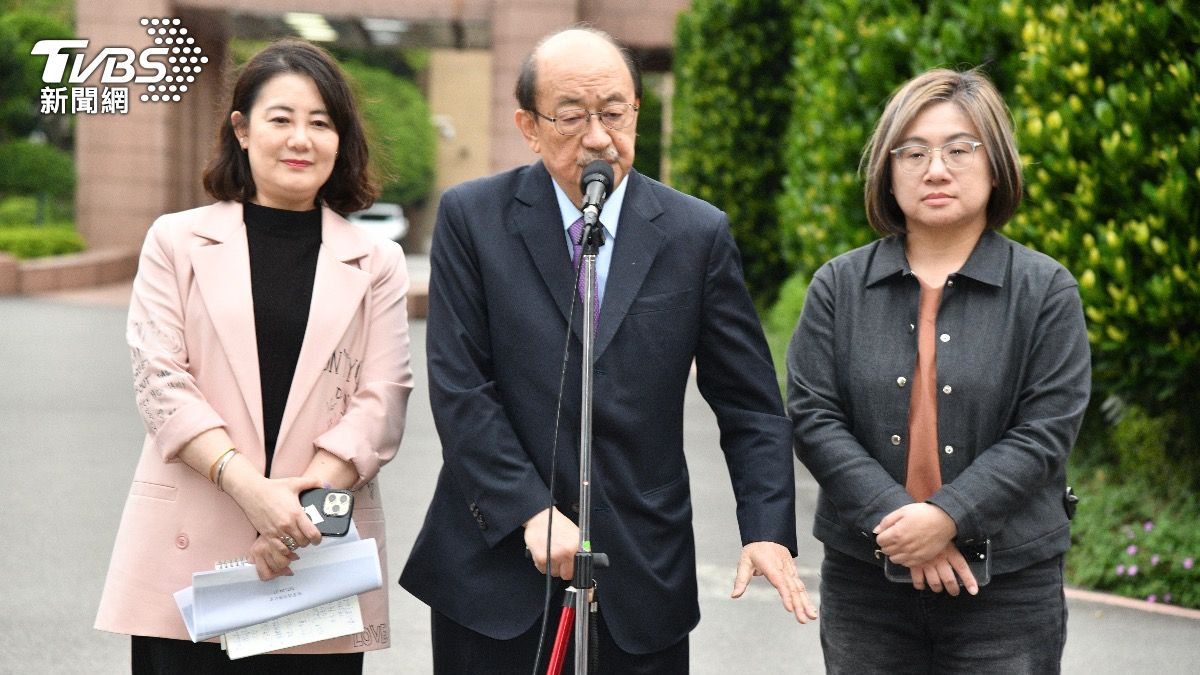 民進黨團幹部吳思瑤、柯建銘、陳培瑜。(圖/胡瑞麒攝)