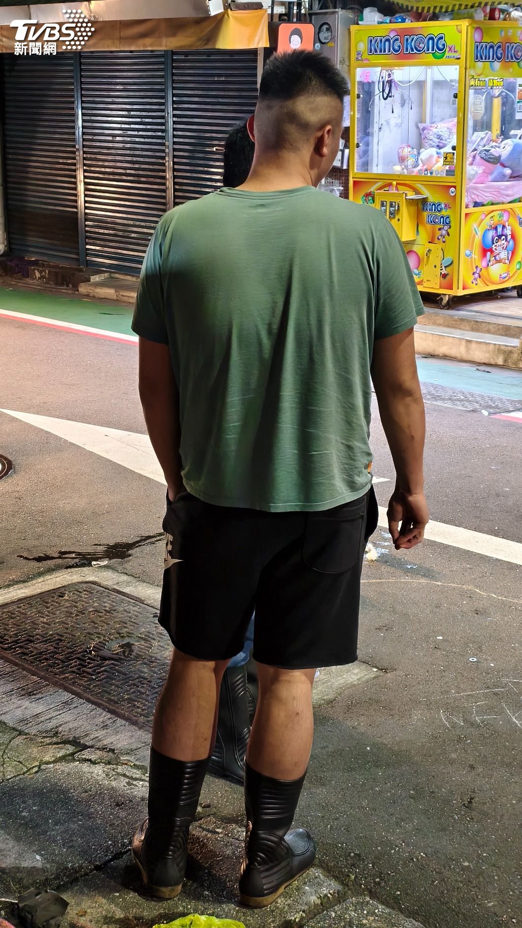 民間垃圾清運車駕駛陳姓男子(27歲)。(圖/陳冠宇攝)