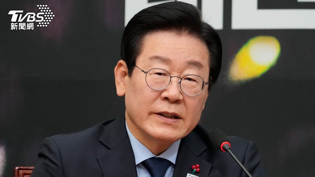 2022年以些微差距敗給尹錫悅的李在明目前雖官司纏身,但仍領跑總統候選人名單。(圖/達志影像美聯社)