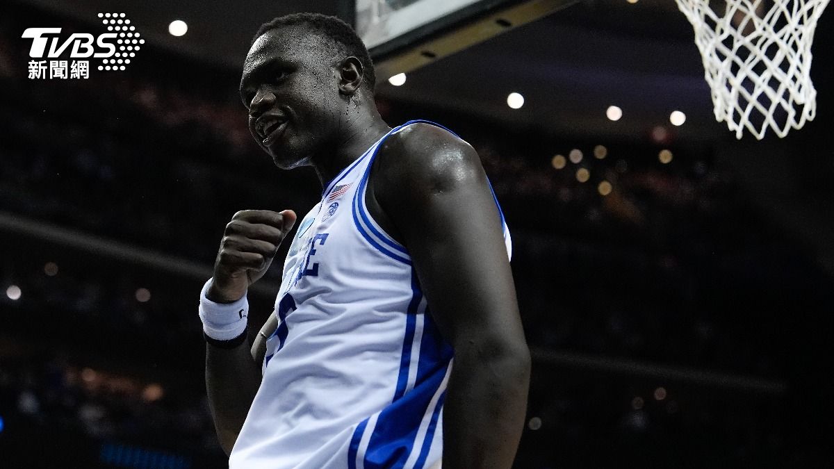 杜克大一中鋒馬魯阿奇雖有望在NBA選秀樂透區獲選，卻面臨可能遭驅逐出境的命運。（圖／達志影像美聯社）