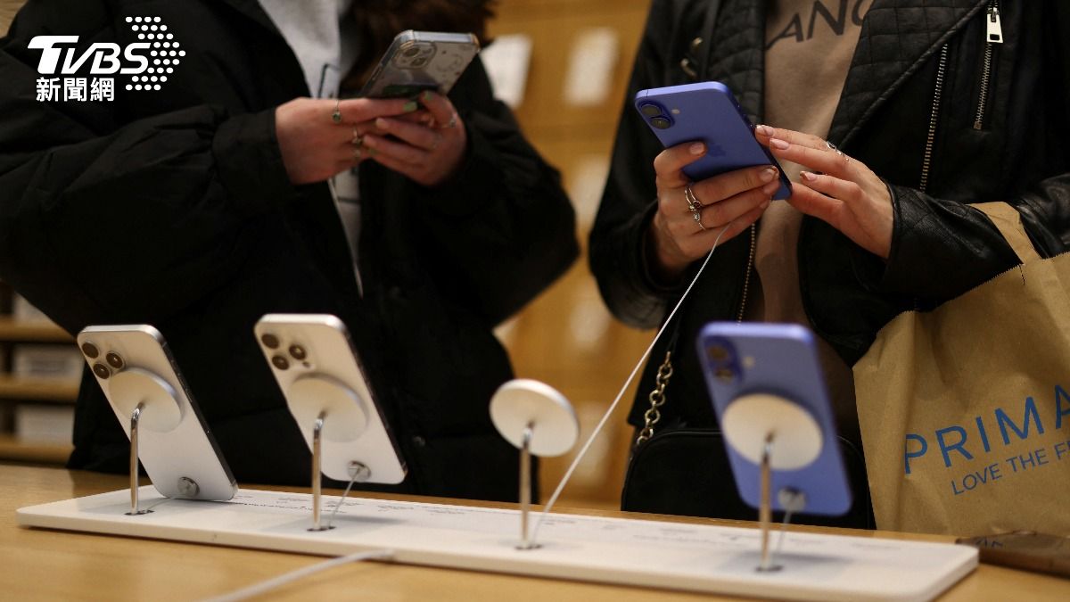 關稅引憂!美國果粉塞爆門市搶iPhone 員工曝:大家怕漲價