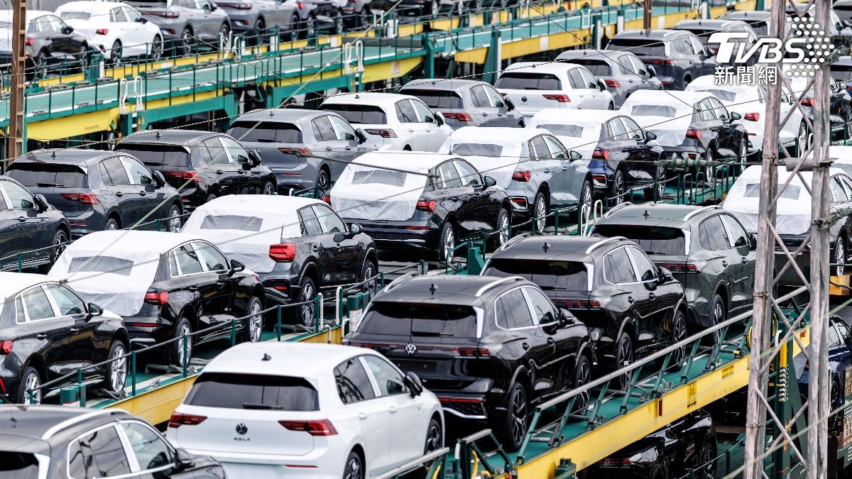 德國福斯汽車也有大量進口美國車輛停放在港,無法交付。(圖/達志影像美聯社)